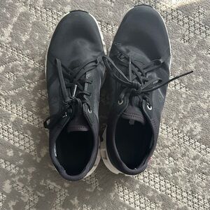 ON CLOUD WOMENS SIZE 9